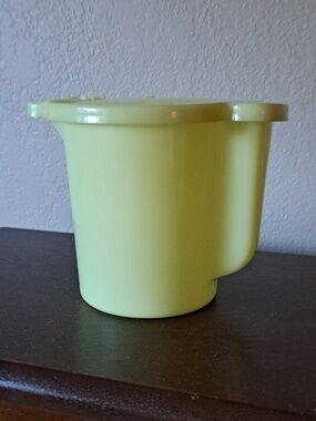 VTG Tupperware Yellow Plastic Creamer Pitcher With Pour Spout Lid USA